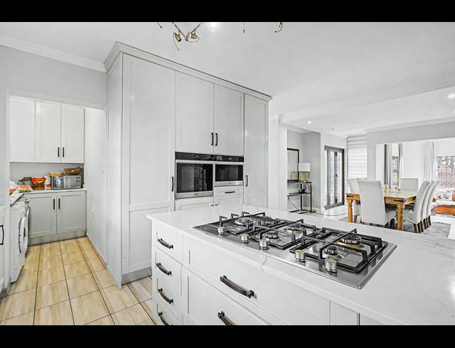 5 BEDROOM HOUSE FOR SALE IN BEVERLEY